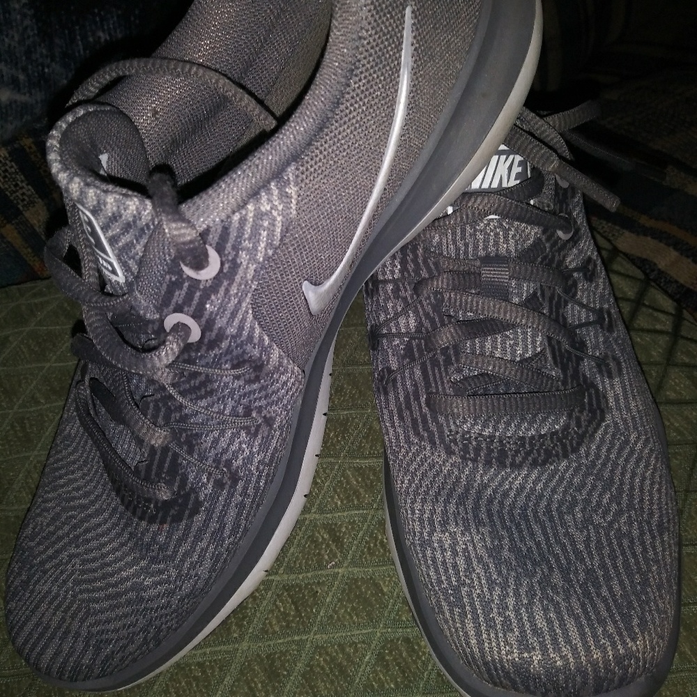 Grey nike flex supreme TR6. Size 6
